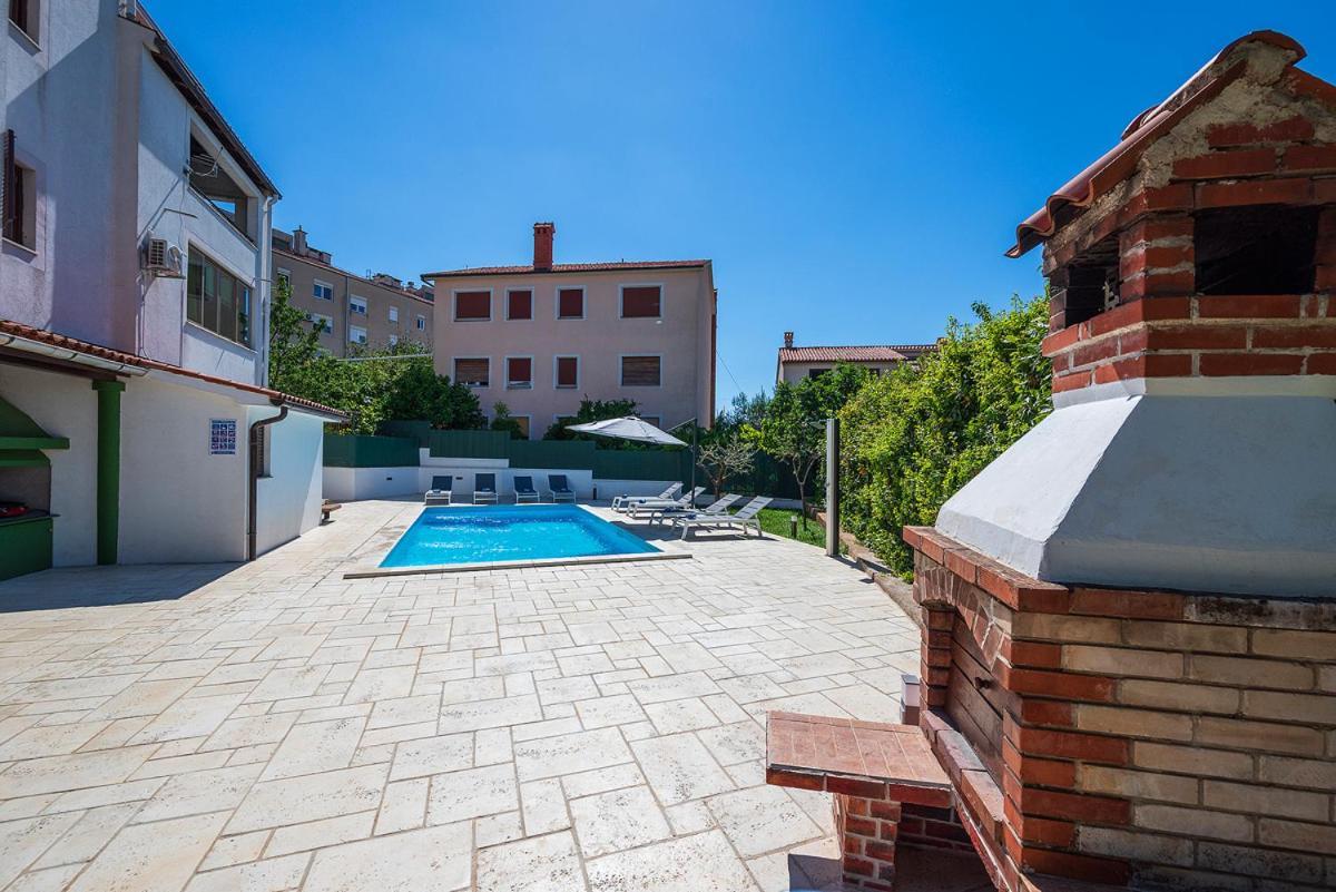 Big Swimming Pool Apartment Monvidal Póla Kültér fotó
