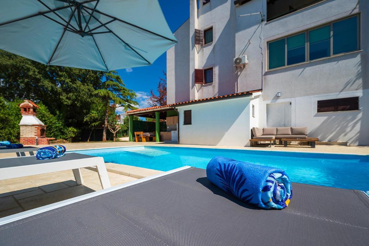 Big Swimming Pool Apartment Monvidal Póla Kültér fotó