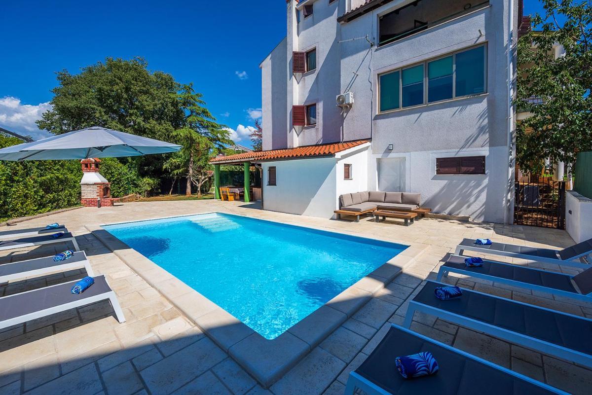 Big Swimming Pool Apartment Monvidal Póla Kültér fotó