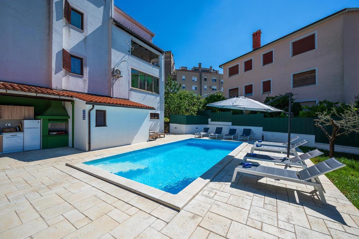 Big Swimming Pool Apartment Monvidal Póla Kültér fotó