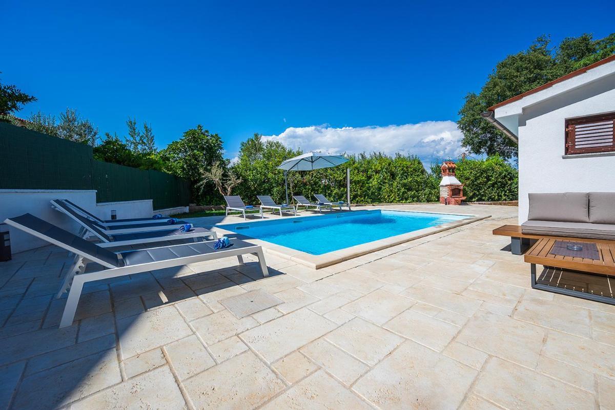 Big Swimming Pool Apartment Monvidal Póla Kültér fotó