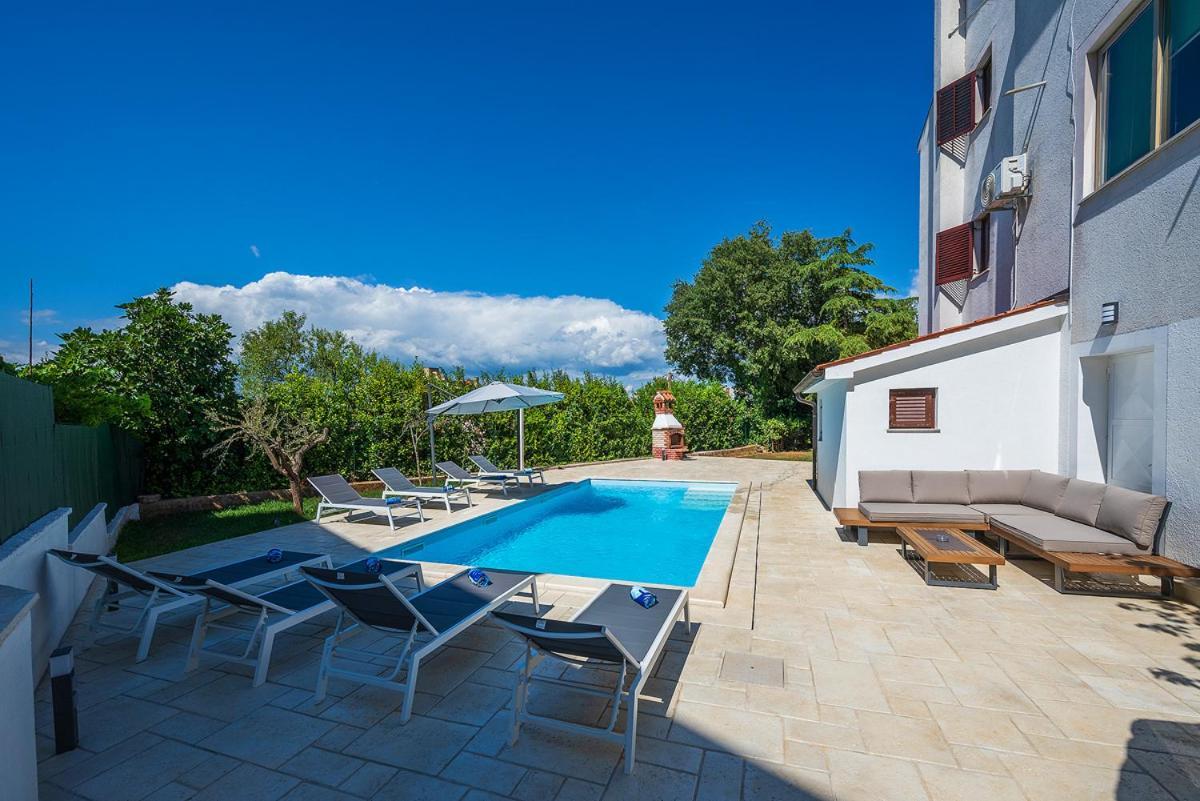 Big Swimming Pool Apartment Monvidal Póla Kültér fotó